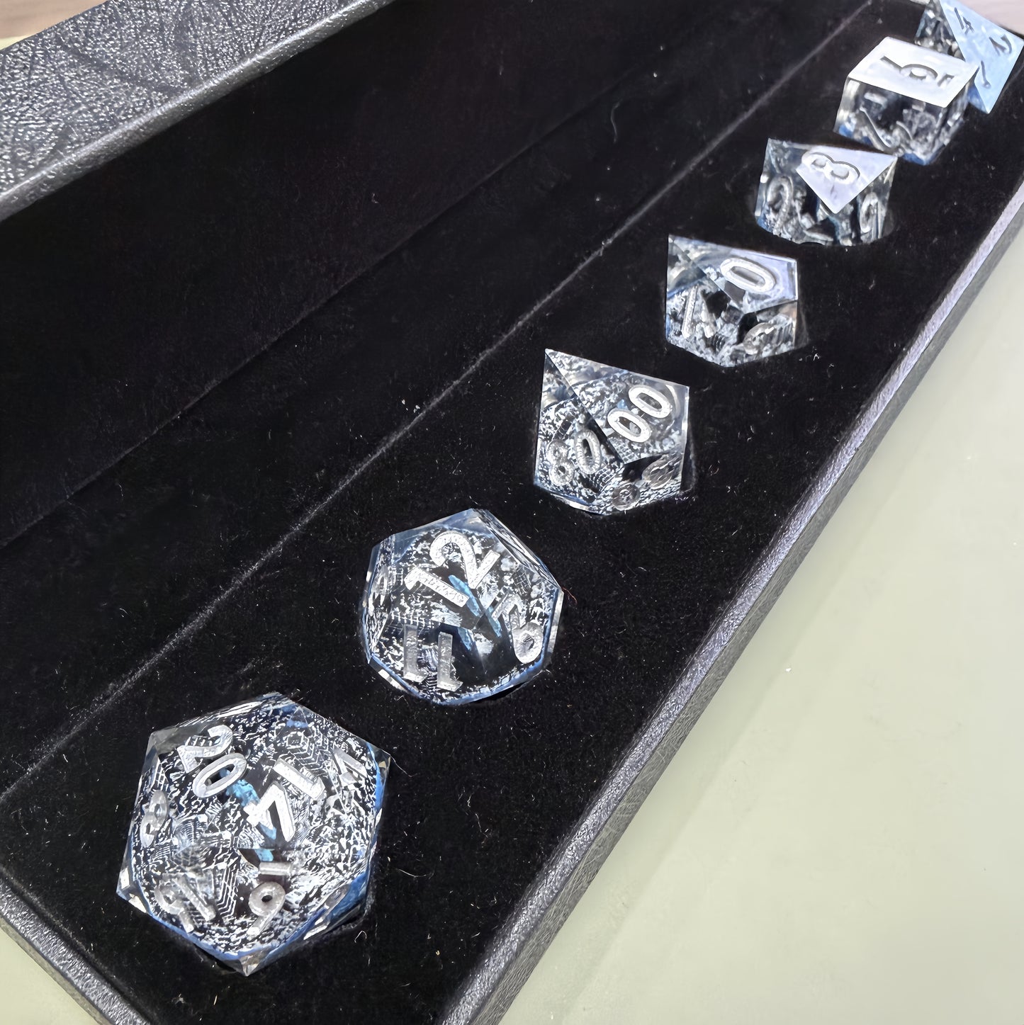 Urban Destruction Dice Handmade Resin Dice Set, 7PCS DND Dice Set with 3D Godzilla Cityscape Inclusion, Sharp Edge Polyhedral Dice for Dungeons and Dragons, RPG Table Games, Gift & Collection