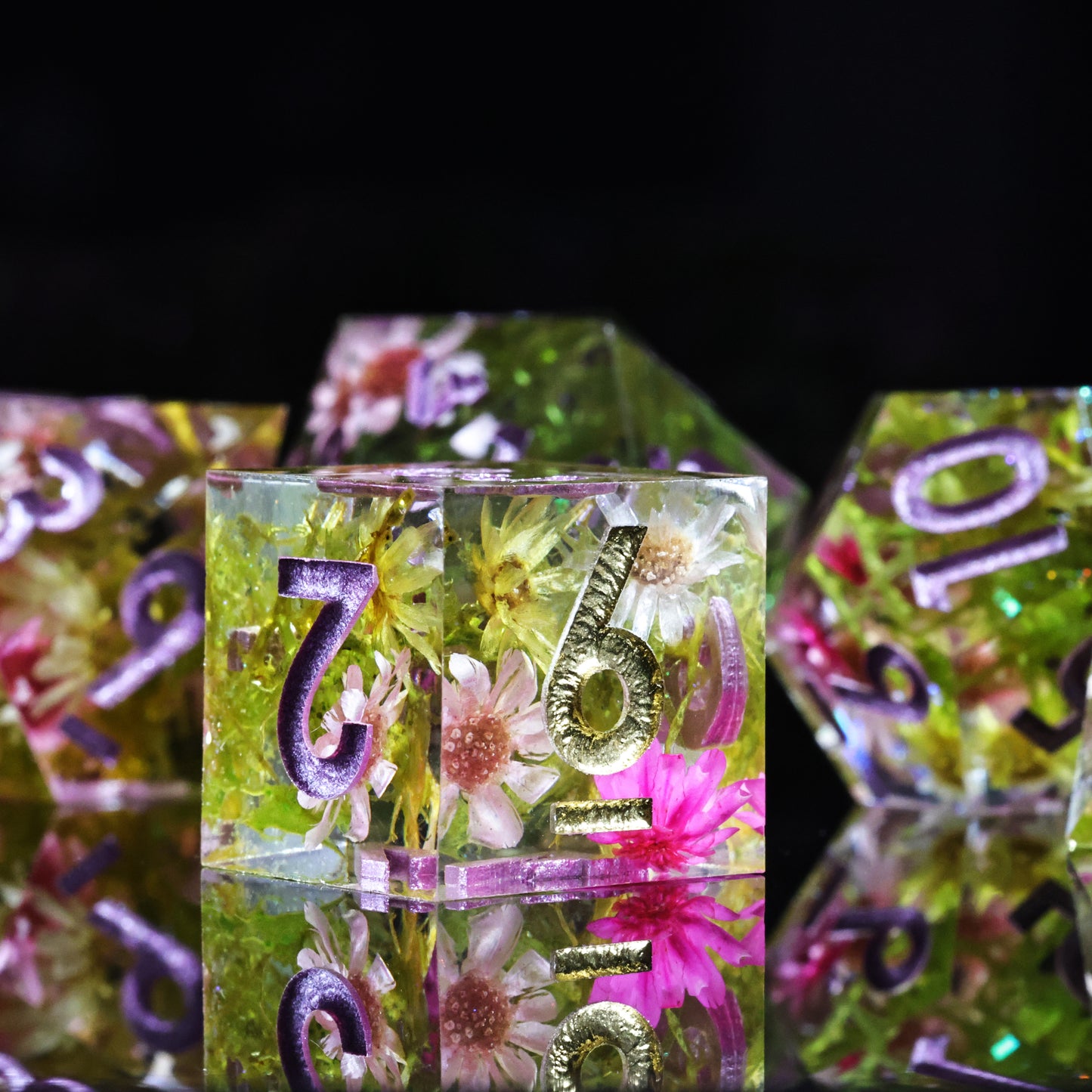 🌸✨ Floral Enchantment - Flower-Inlaid Resin Dice Set for D&D 🏰🐉