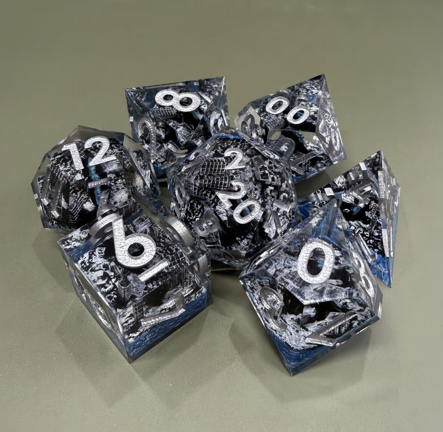 Urban Destruction Dice Handmade Resin Dice Set, 7PCS DND Dice Set with 3D Godzilla Cityscape Inclusion, Sharp Edge Polyhedral Dice for Dungeons and Dragons, RPG Table Games, Gift & Collection