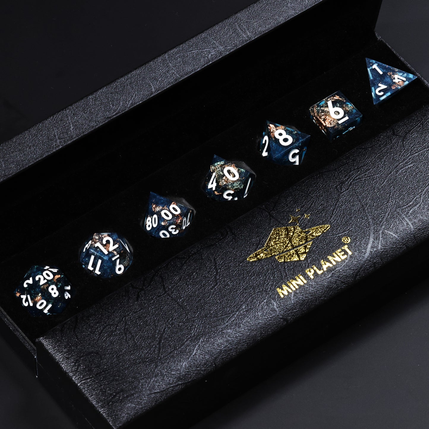 Earth Breaker Handmade Sharp Edge 7  pieces Resin d&d Dungeons and Dragons Dice Set Dice Set