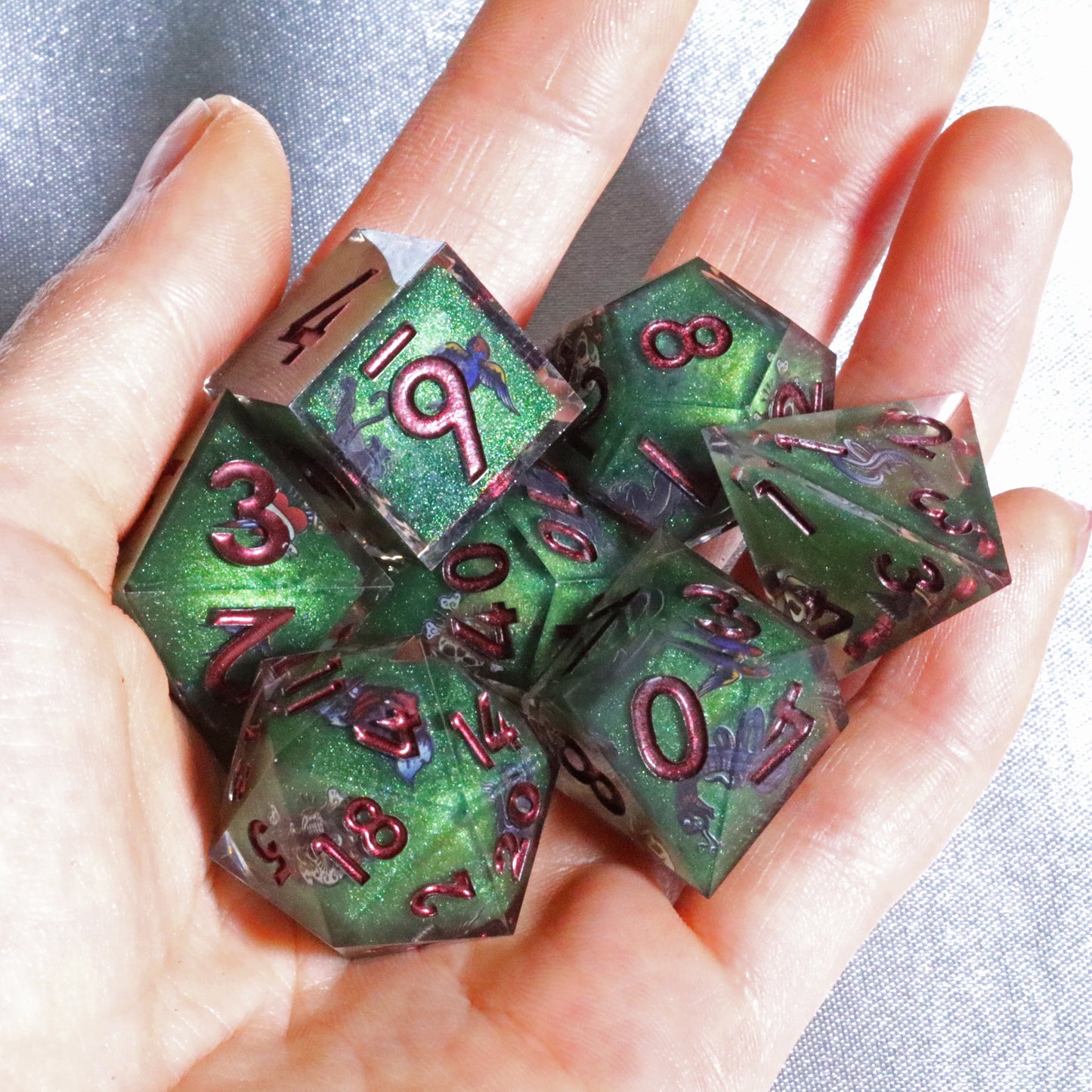 Wild Nature Handmade Sharp Edge 7 Piece Reesin d&d Dungeons and Dragons Dice Set