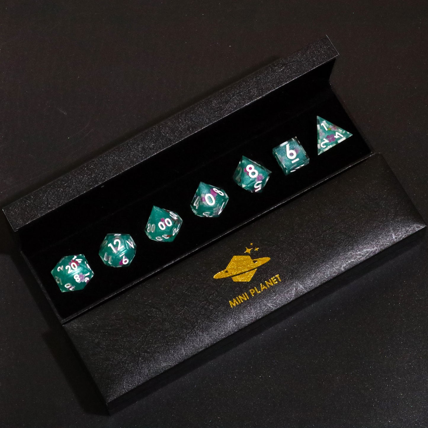 Arizona Tea Handmade Sharp Edge 7 Piece Resin d&d Dungeons and Dragons Dice Set